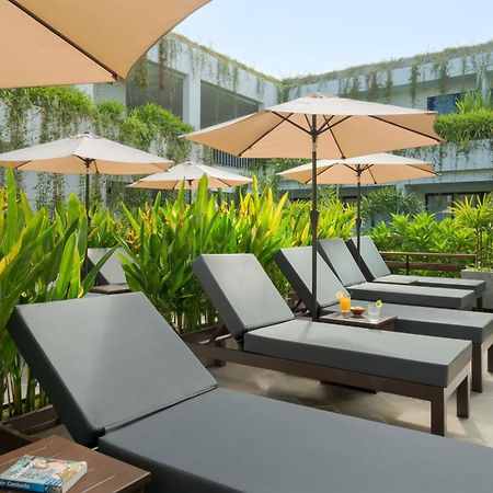 Eightfold Urban Resort シェムリアップ エクステリア 写真 Pool Deck