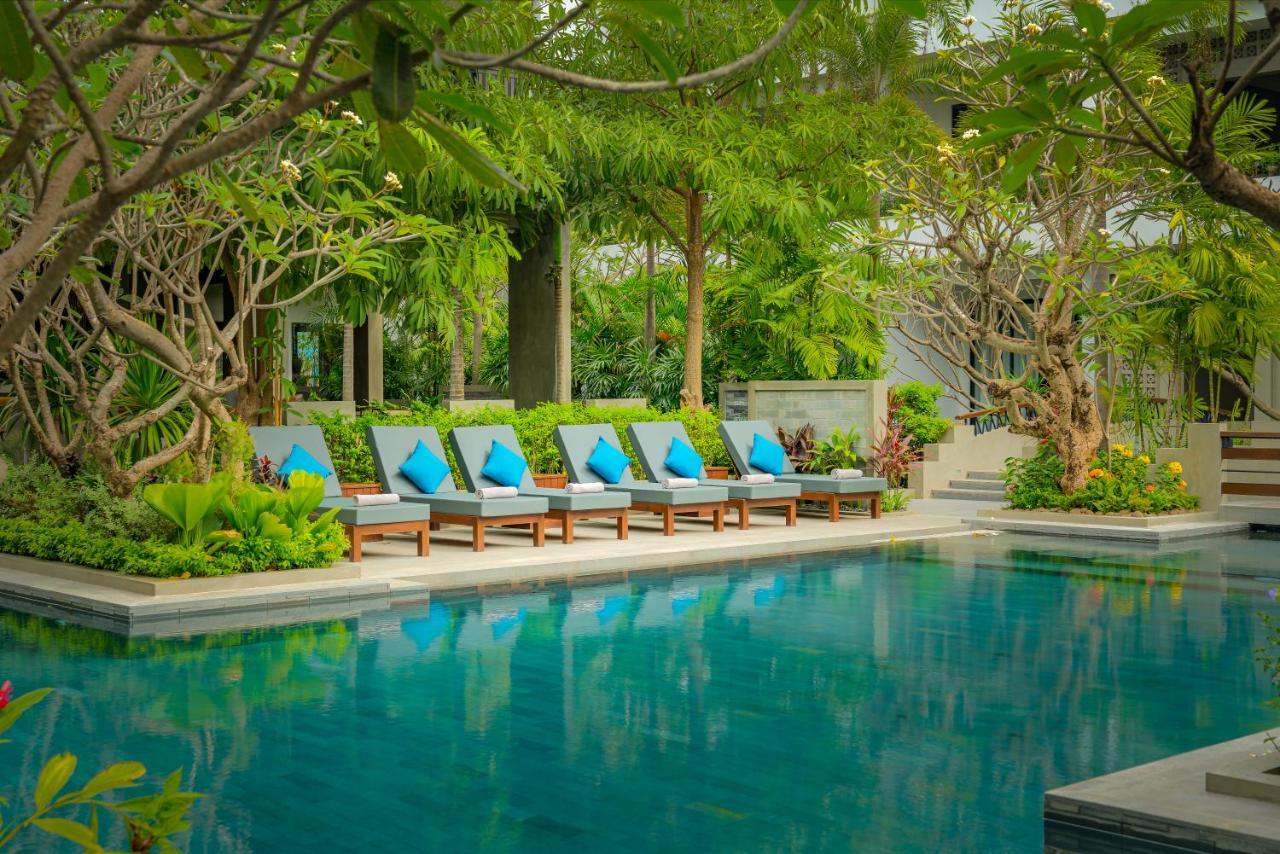 Eightfold Urban Resort シェムリアップ エクステリア 写真 The swimming pool at The Sukhothai