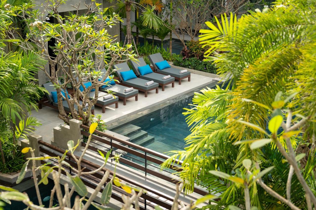Eightfold Urban Resort シェムリアップ エクステリア 写真 The swimming pool at the hotel