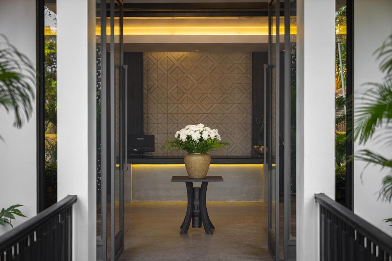Eightfold Urban Resort シェムリアップ エクステリア 写真 The reception area at the hotel