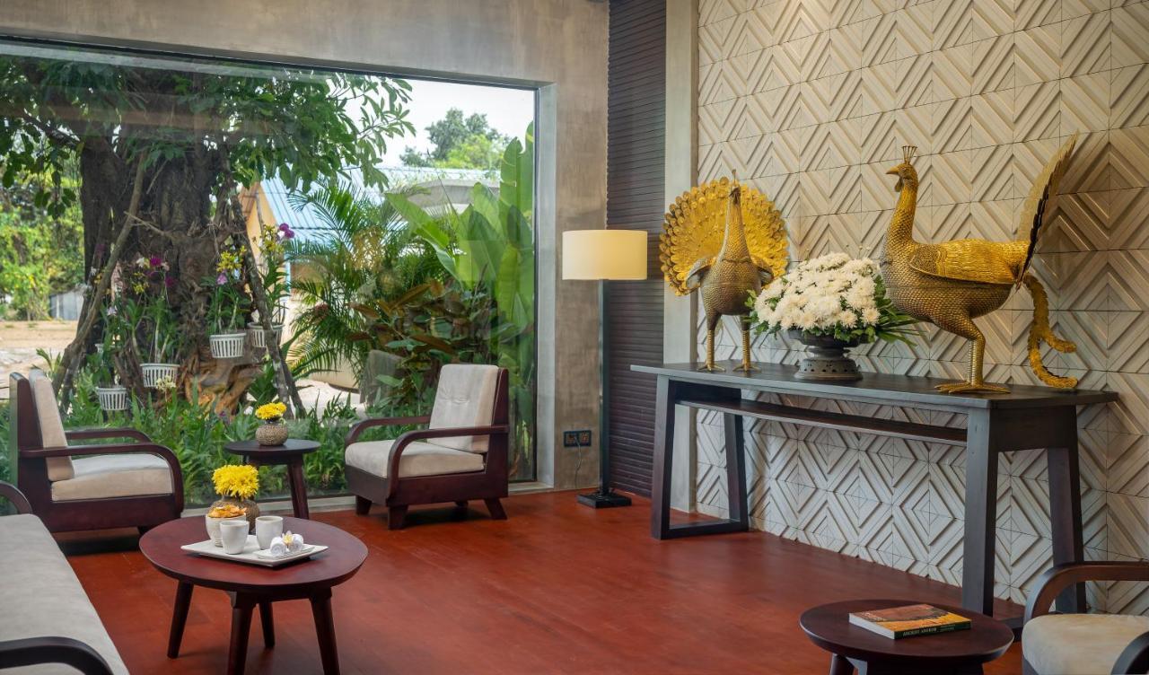Eightfold Urban Resort シェムリアップ エクステリア 写真 The lobby of the hotel