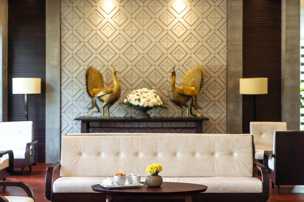 Eightfold Urban Resort シェムリアップ エクステリア 写真 The interior of the hotel