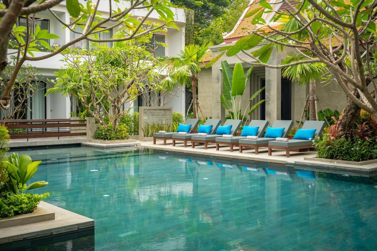 Eightfold Urban Resort シェムリアップ エクステリア 写真 The swimming pool at the hotel