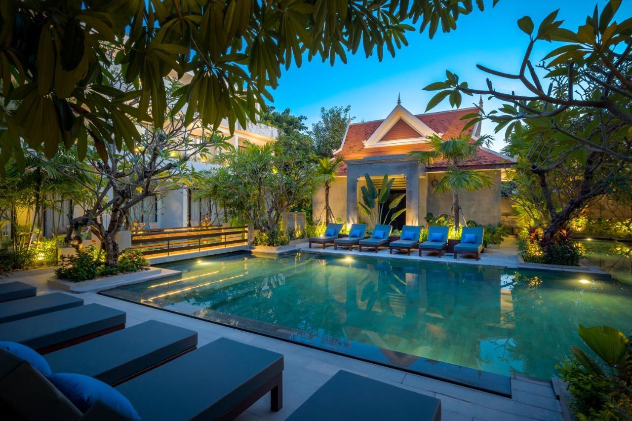 Eightfold Urban Resort シェムリアップ エクステリア 写真 The hotel's swimming pool