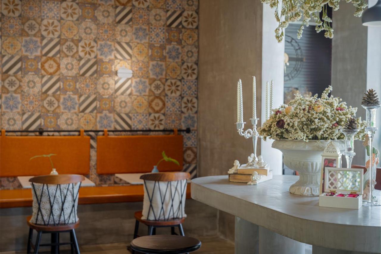 Eightfold Urban Resort シェムリアップ エクステリア 写真 Interior of the restaurant