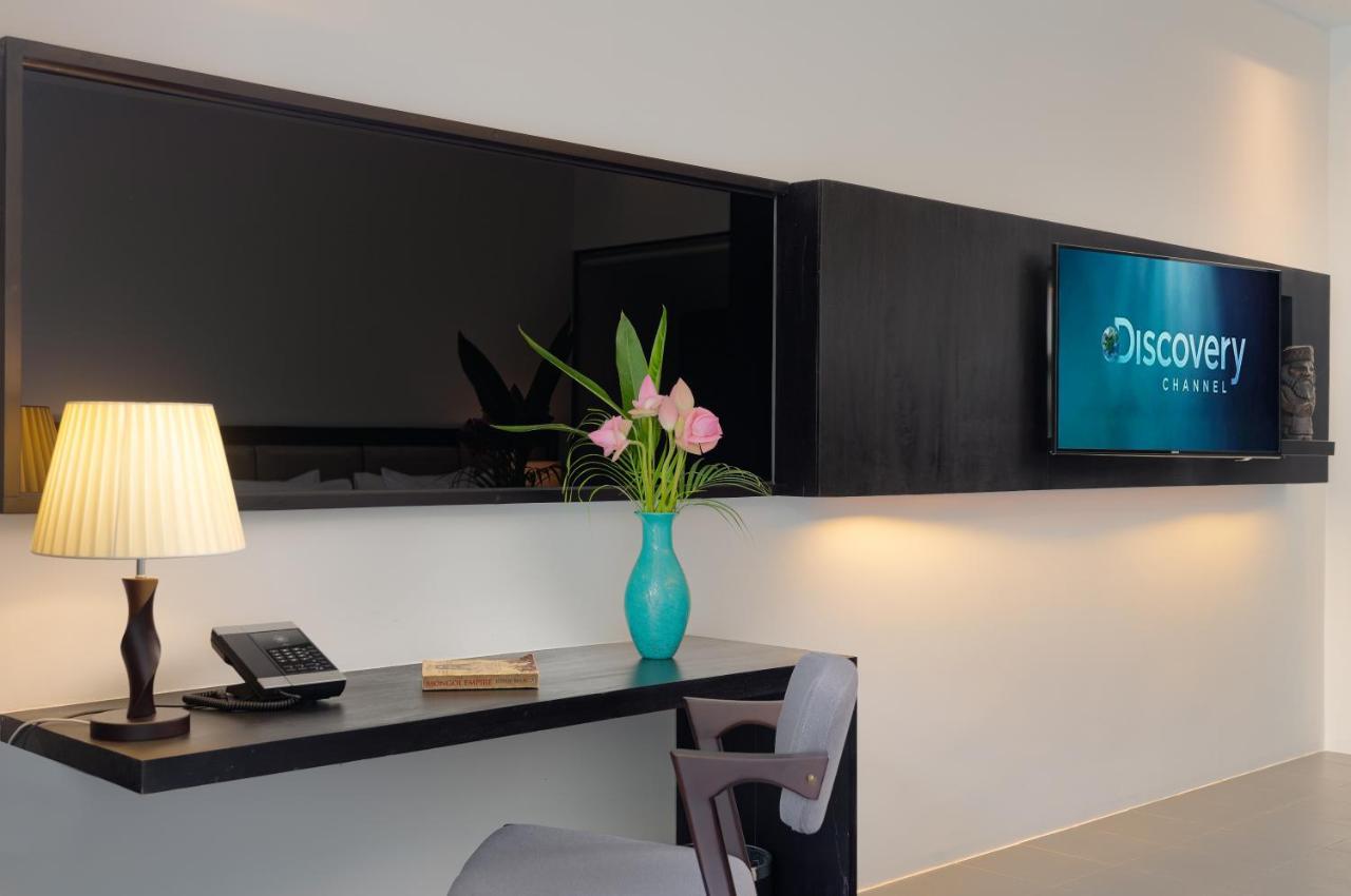 Eightfold Urban Resort シェムリアップ エクステリア 写真 Discovery Suites Amenity Area