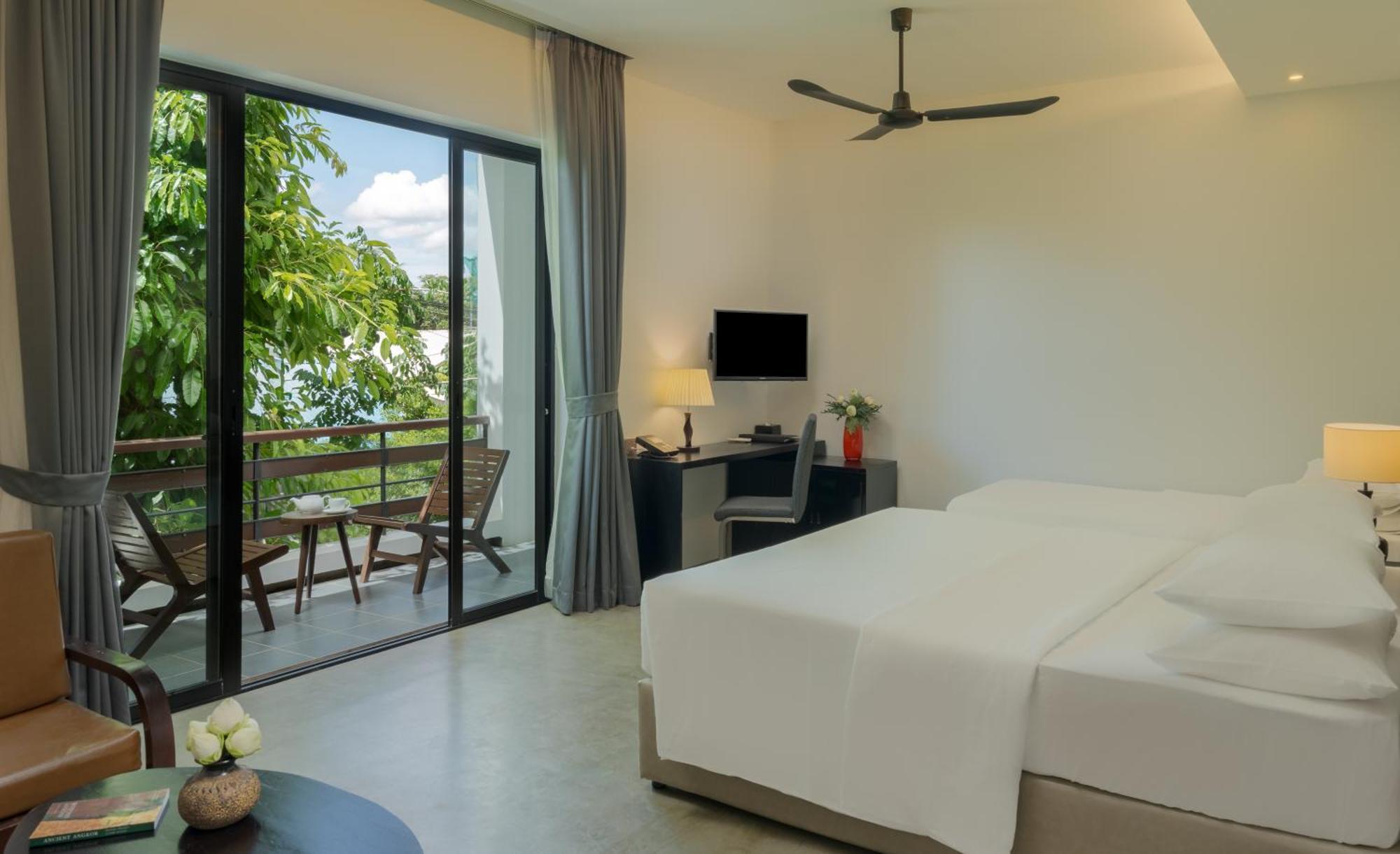 Eightfold Urban Resort シェムリアップ エクステリア 写真