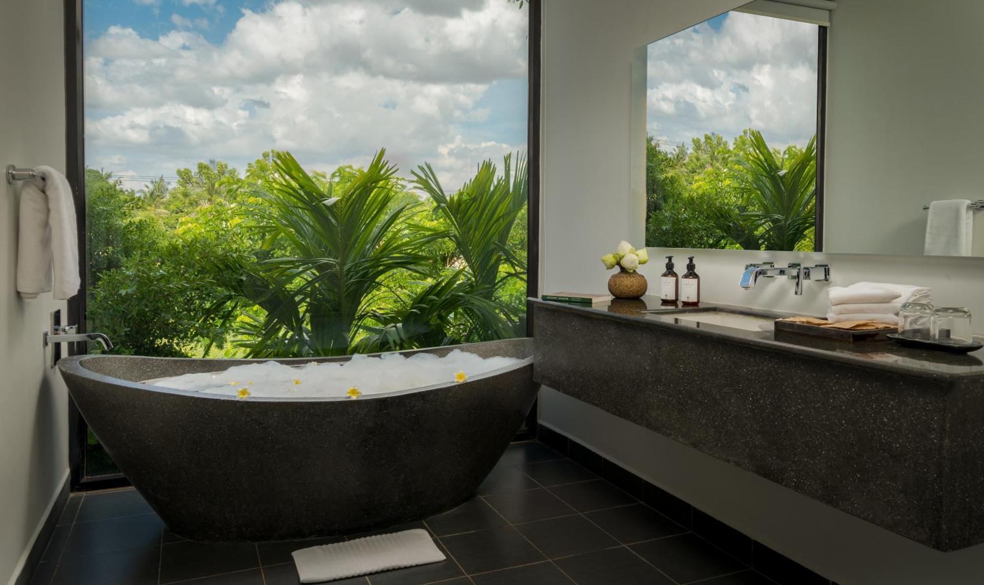 Eightfold Urban Resort シェムリアップ エクステリア 写真 Bathroom at the Bvlgari Hotel, Mexico City