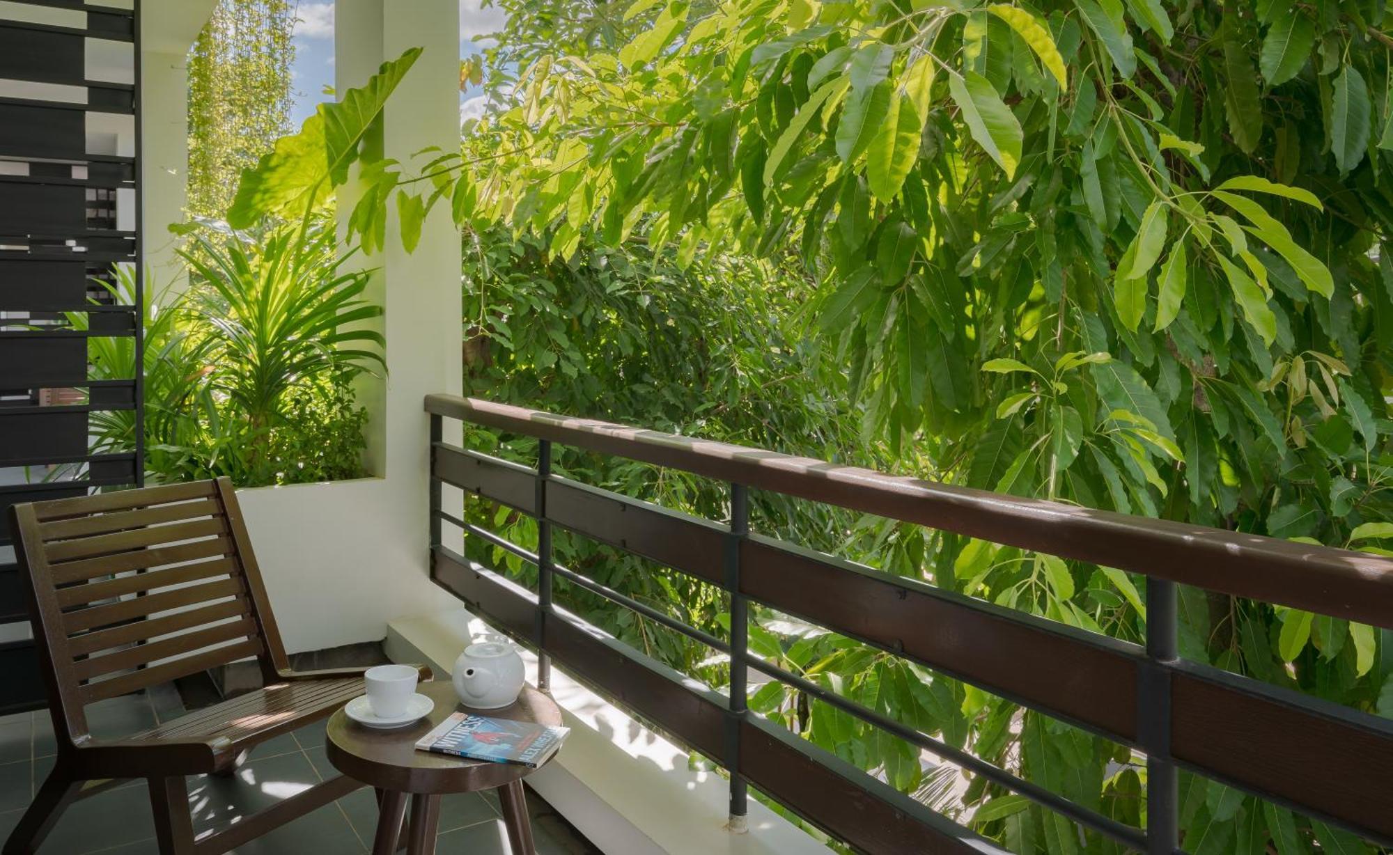 Eightfold Urban Resort シェムリアップ 部屋 写真 A balcony